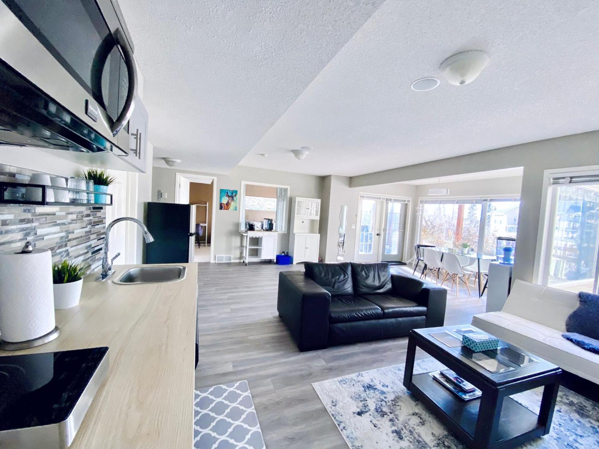 YYC Private, Spacious, & Bright Home מראה חיצוני תמונה